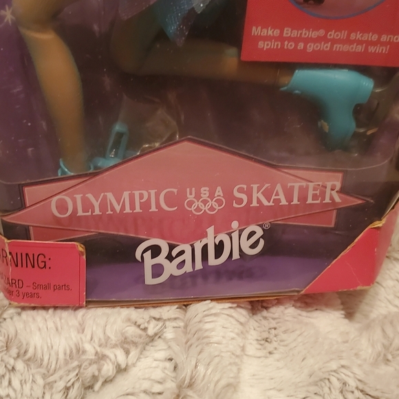 Mattel Barbie 1997 OLYMPIC USA SKATER #18501 SPIN & SKATE Tara Lipinsky NRFB - Picture 2 of 9